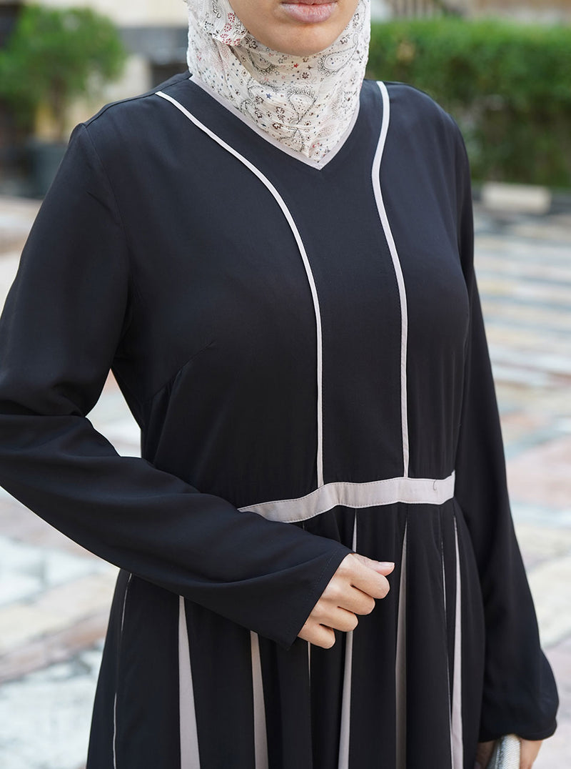 Contrast Multi-Gore Abaya
