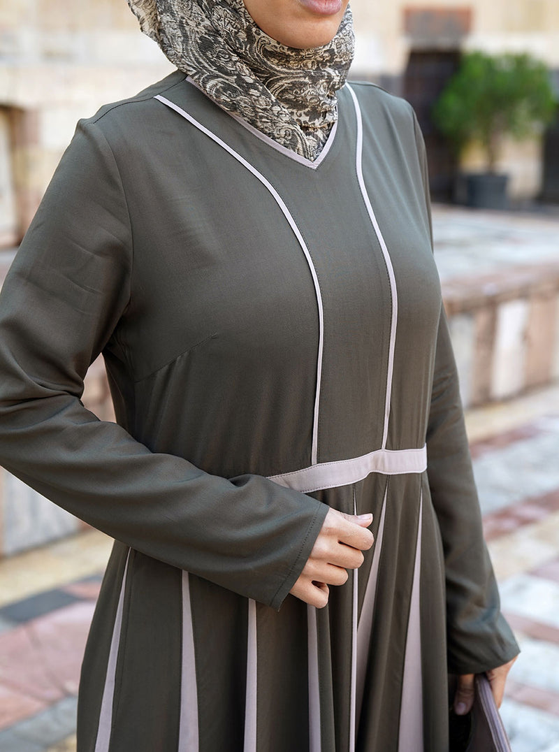 Contrast Multi-Gore Abaya